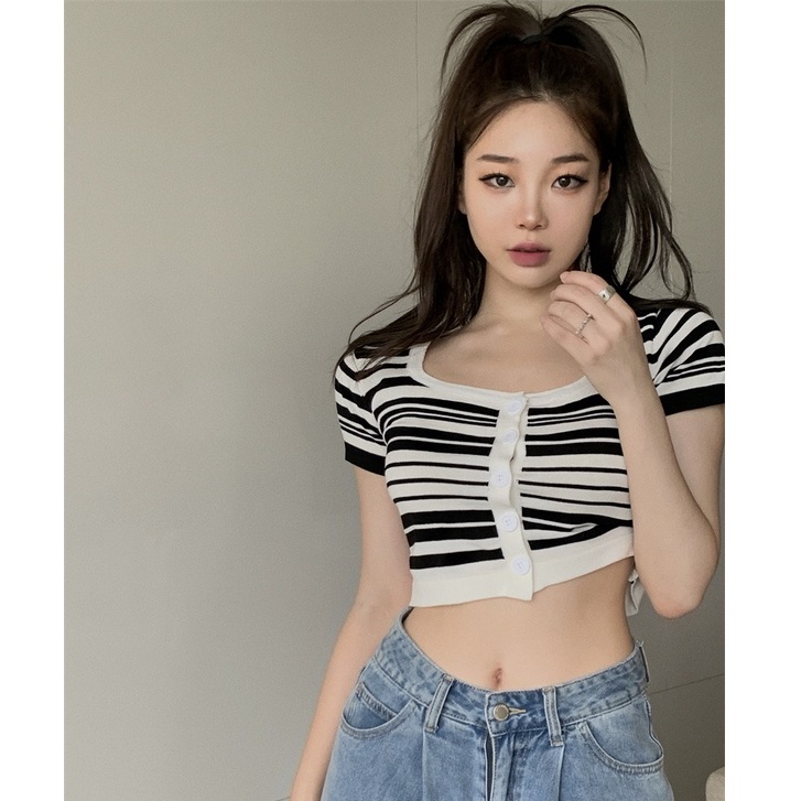 QKOOLE  Áo Thun Croptop Dệt Kim Tay Ngắn Cổ Vuông Họa Tiết Kẻ Sọc Phong Cách Hàn Quốc Thời Trang Cho Nữ