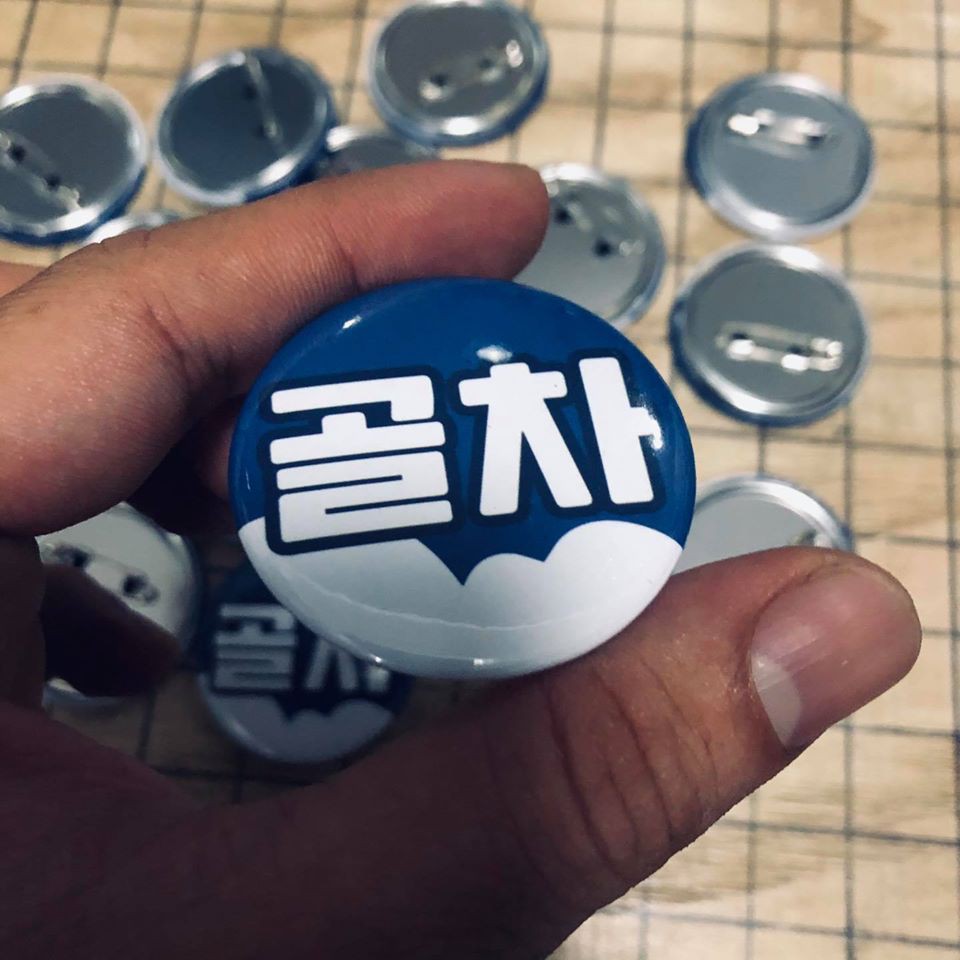 Combo 100 huy hiệu in theo yêu cầu