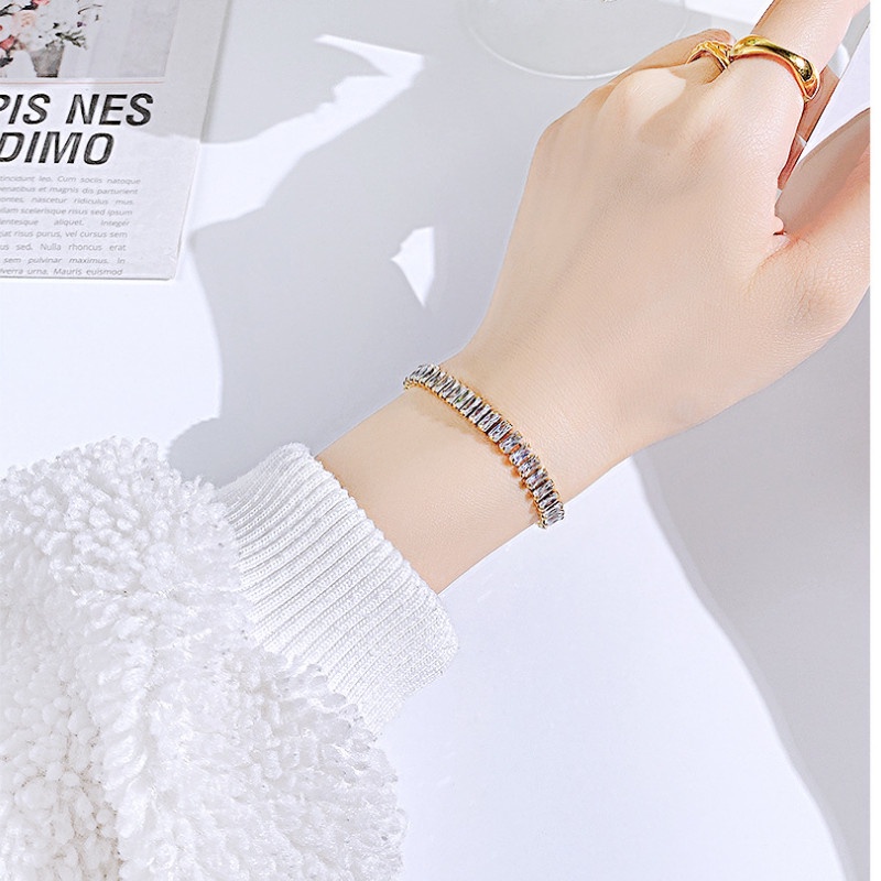 Lắc Tay Đính Đá Zircon Nhân Tạo Sang Trọng Titan Ko Đen TT 4374