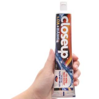 Kem đánh răng Close up lửa băng 180g