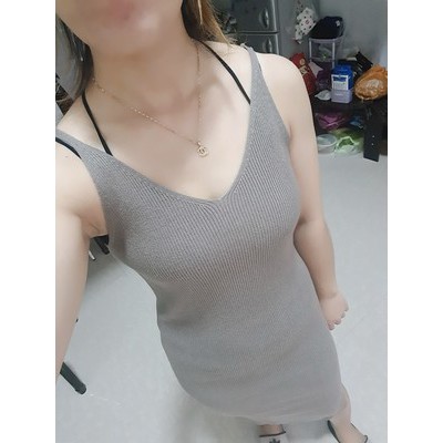 Váy len tăm 2 dây dáng dài xẻ vạt dưới giá siêu rẻ