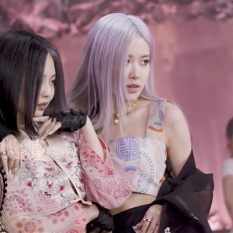 Set áo váy ROSE BLACKPINK TRONG HOW YOU LIKE THAT MV
