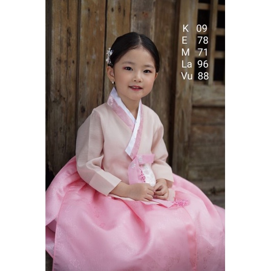 Hanbok bé gái