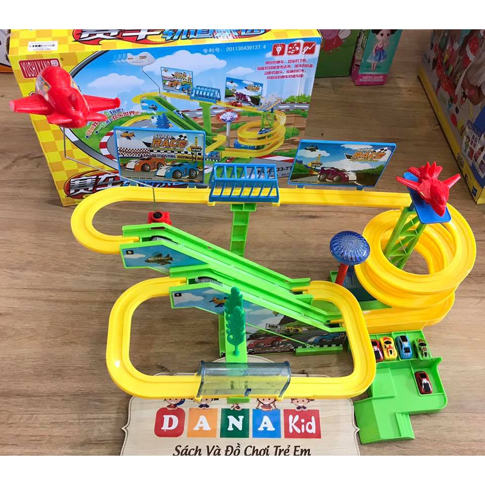 Bộ đồ chơi đường đua siêu tốc Lightning mcqueen có đèn, nhạc