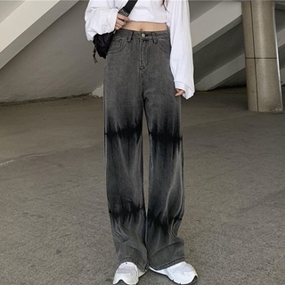 In 2022, the new plus-size jeans are designed in Harajuku style, and the street is high-waisted, thin and baggy.