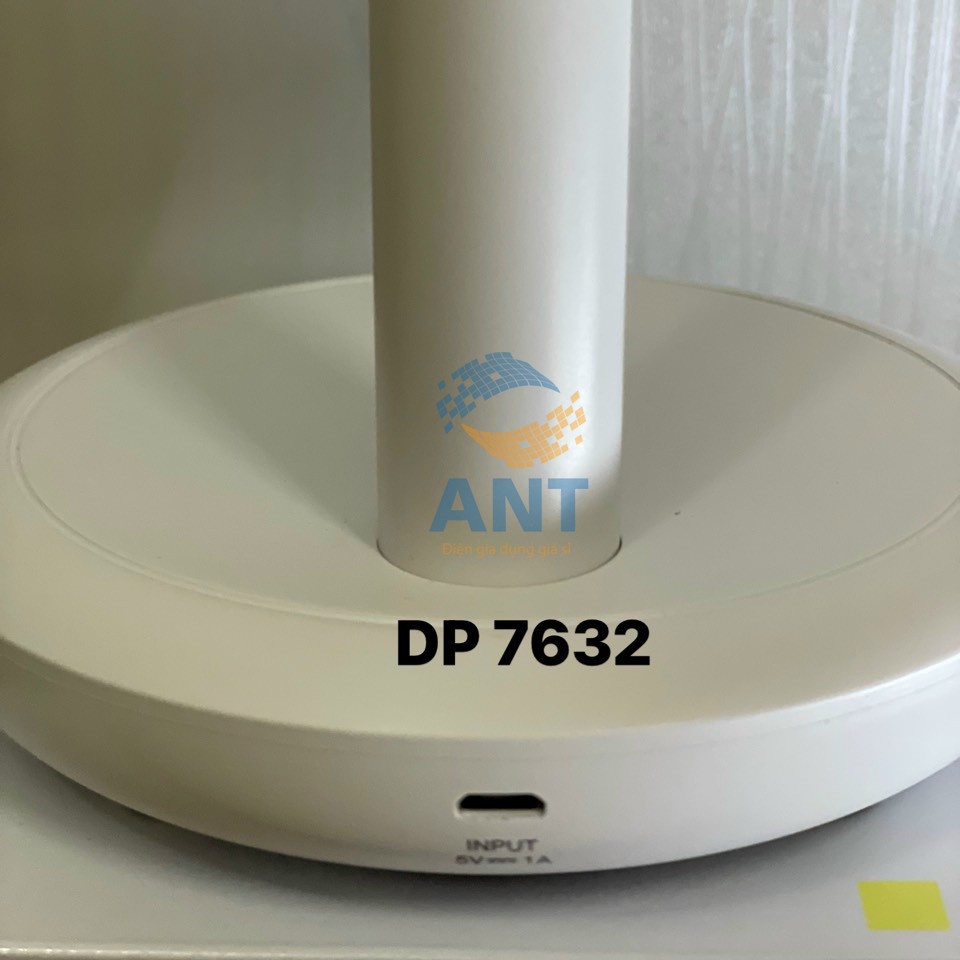 QUẠT SẠC ĐỂ BÀN CÓ ĐÈN LED DP-7632