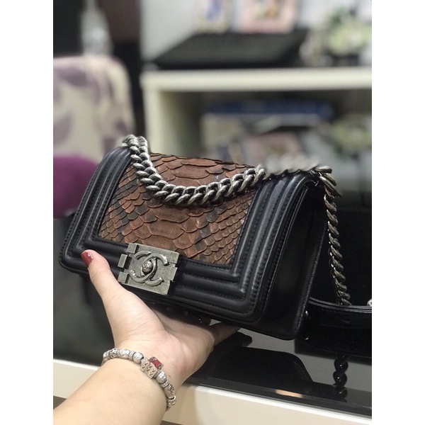 Cha-nel màu nâu tây cao cấp