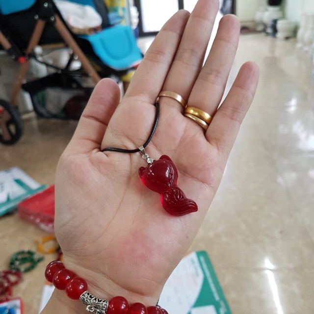 Mặt hồ ly đỏ lưu ly