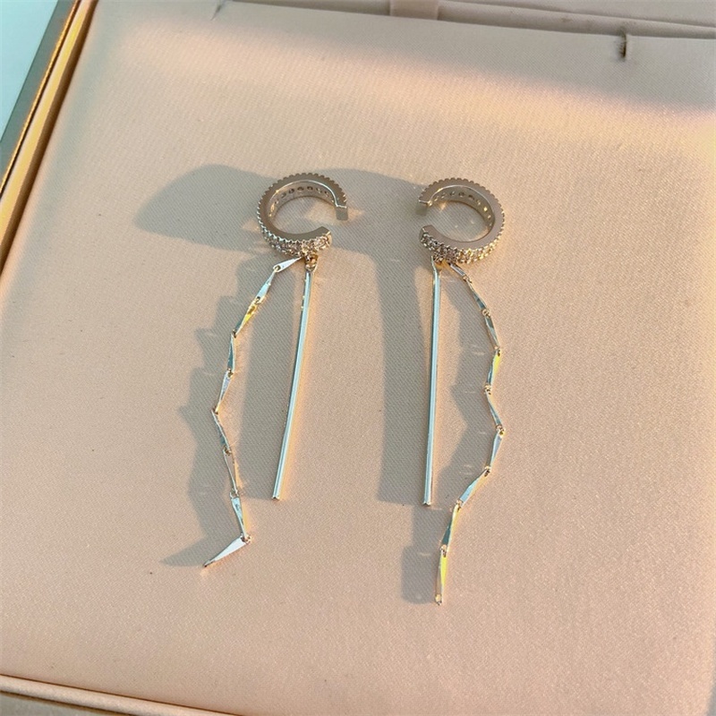 Khuyên Tai Dạng Kẹp Dáng Dài Đính Đá Zircon Hình Giọt Nước Phối Tua Rua Thời Trang Sang Trọng Cho Nữ