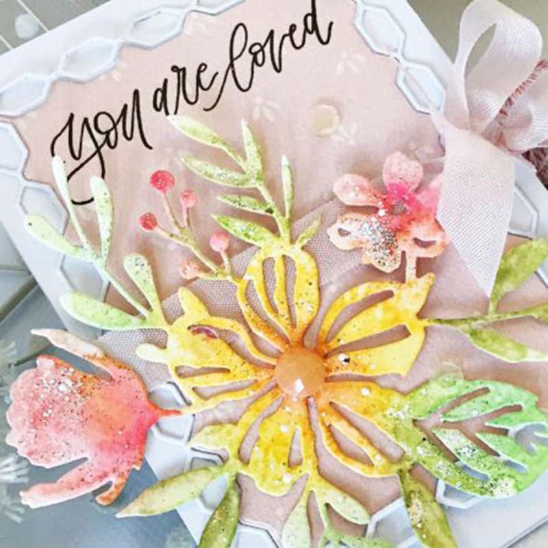 Khuôn Cắt Giấy Kim Loại Hình Khung Giữa Hoa Xinh Xắn