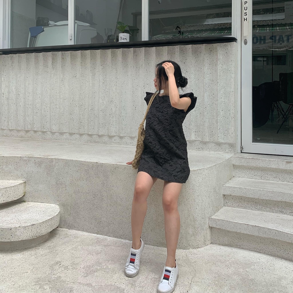 ĐẦM ĐEN HỞ LƯNG TAY BƯỚM XINH XẮN - NILOSS DRESS