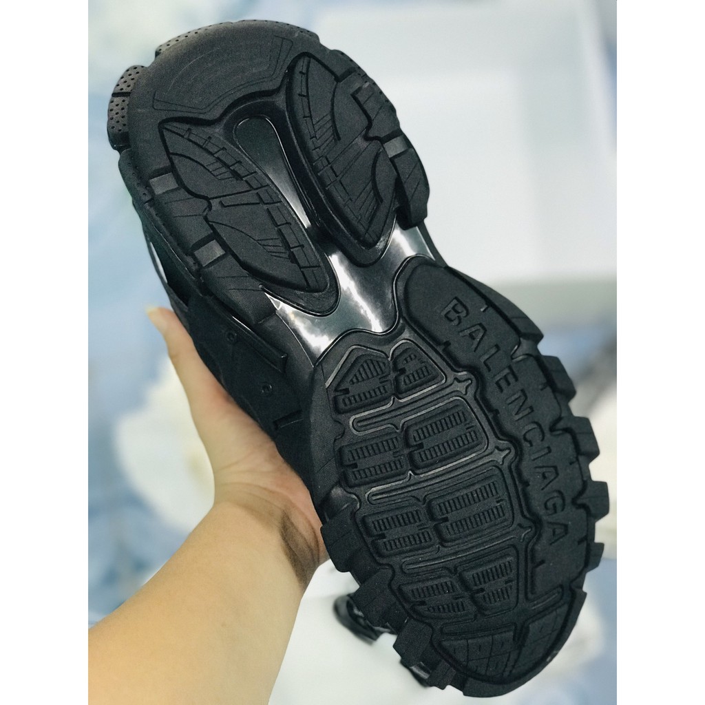 giày thể thao đen ( ảnh chụp tại shop) | BigBuy360 - bigbuy360.vn