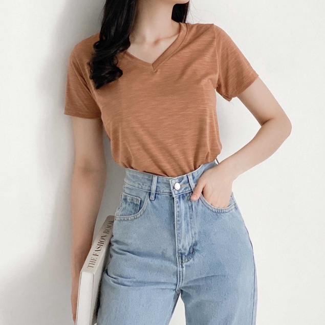 Áo thun trơn tay lỡ basic nữ, áo phông cổ V đẹp đi học ulzzang thời trang Fmstyle Saigon 21TU06T372101