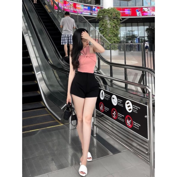 Áo xoắn ngực hở vai