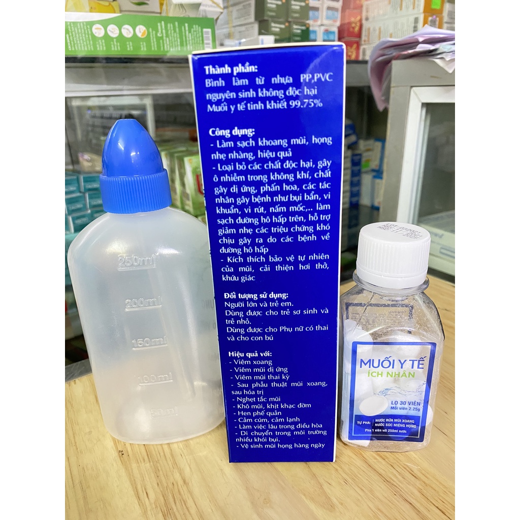 BÌNH RỬA MŨI XOANG ÍCH NHÂN - Hộp 1 bình rửa + 1 lọ 30 viên muối y tế