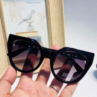 Kính Guess