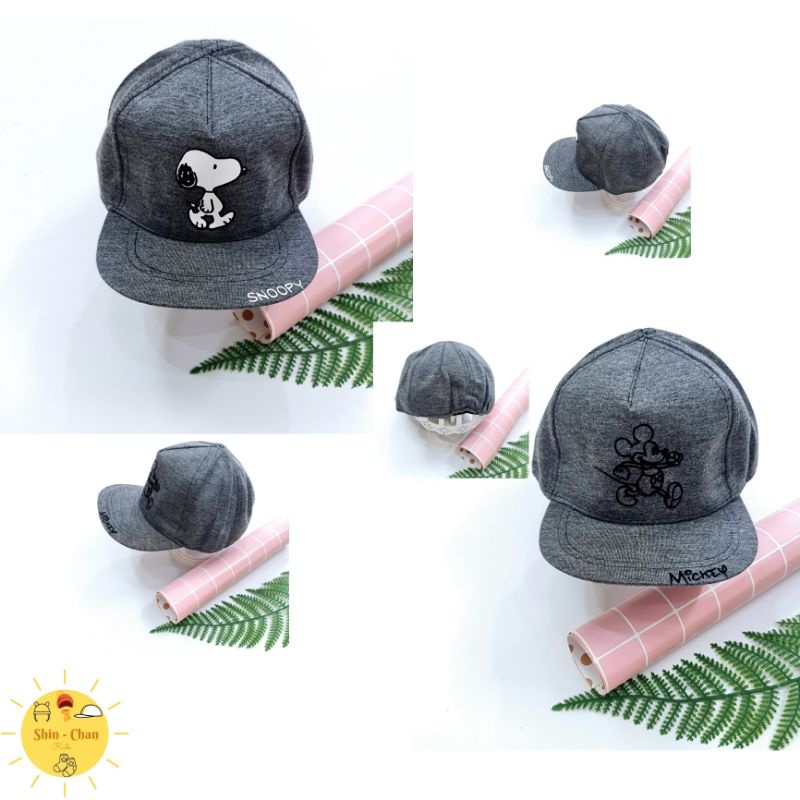 Mũ lưỡi trai Hiphop H.&amp;.M xuất dư cho bé trai - Nón Snapback Mẫu Snoopy và Mickey ghi tối.