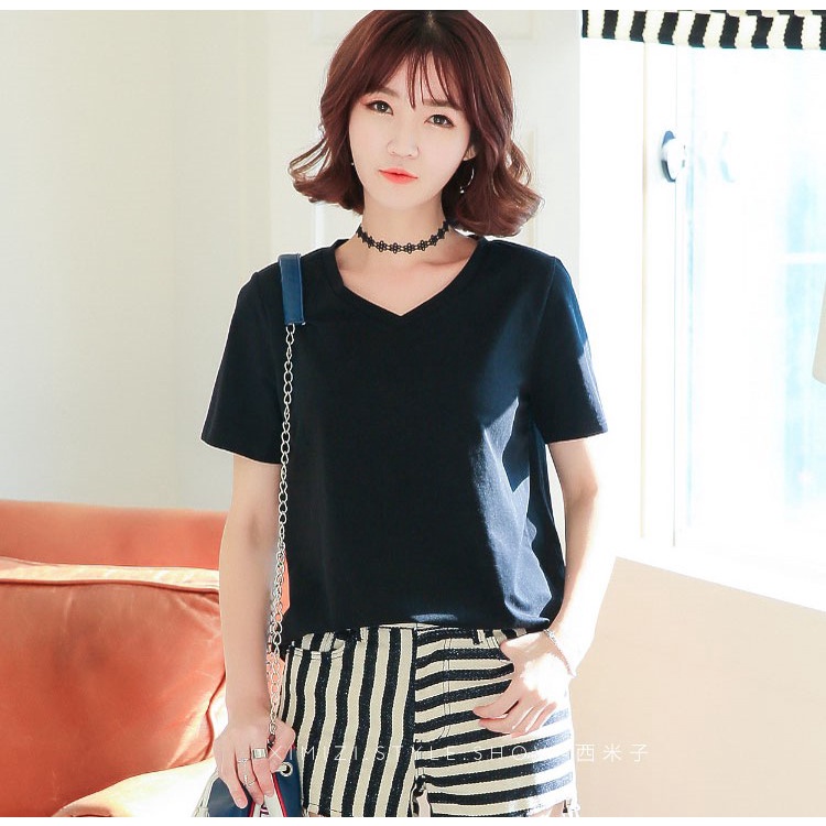 Áo trơn tối giản cổ tim, tròn có hai màu đơn giản