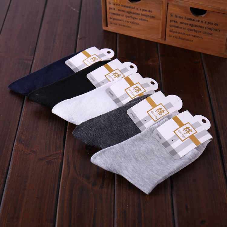 Cặp vớ dài in màu hợp thời trang cho nam