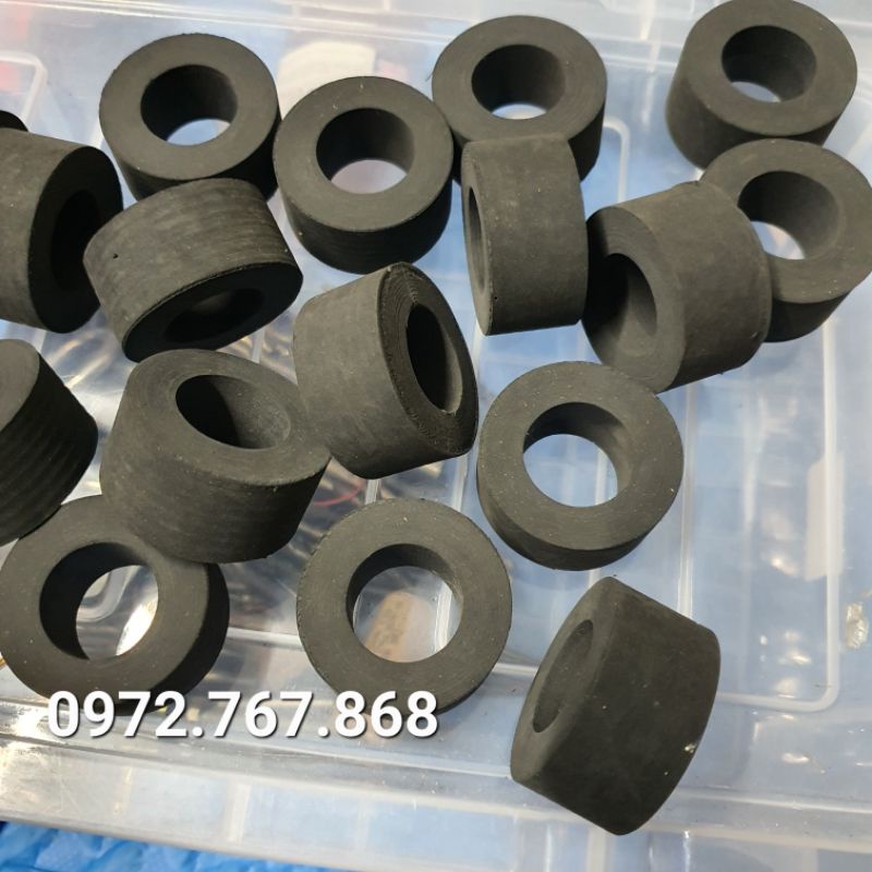 Đệm cao su giảm chấn 40*20*20 đường kính ngoài 40mm, lỗ trong 20mm, dày 20mm
