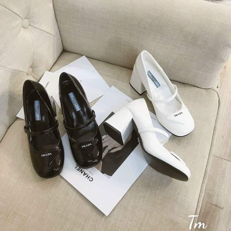 Giày gót pan prada da bóng gót 7cm xinh xắn hót treand cho các bạn trẻ.