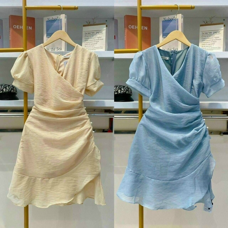 Đầm voan đính ngọc một bên cổ đắp đuôi bèo trắng/đen/xanh/nude | BigBuy360 - bigbuy360.vn