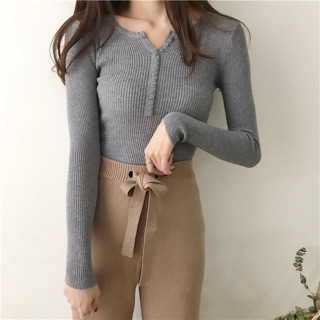 Áo len nữ cổ V
