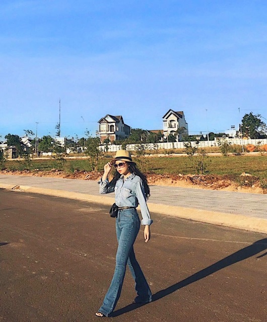 Quần jeans nữ loe dáng dài VNXK xanh nhạt