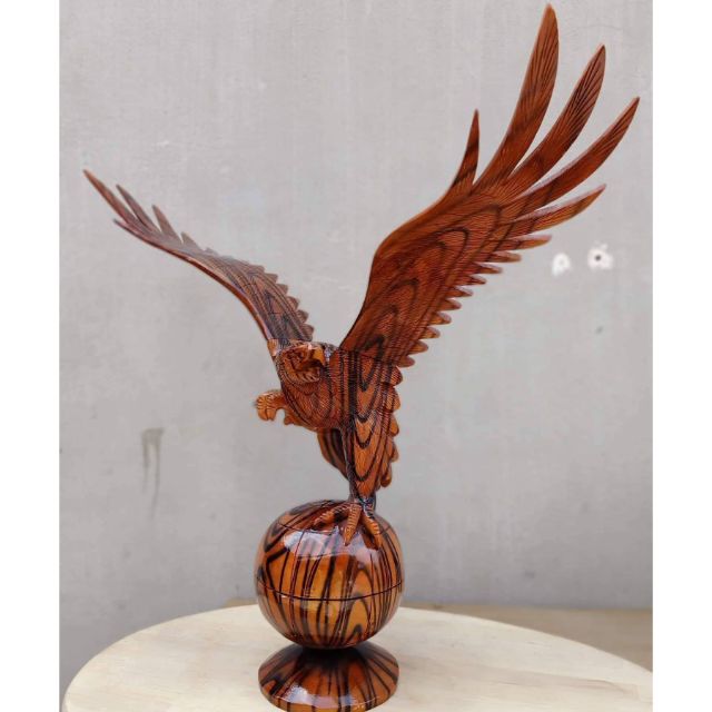 Tượng Đại bàng gỗ xà cừ cao 60cm trang trí decor nhà cửa