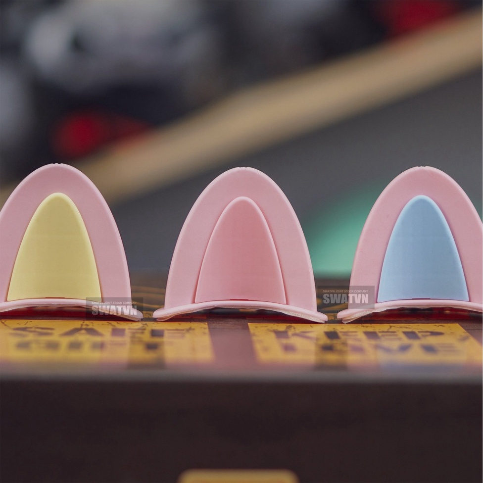 tai mèo nhựa hồng-xanh gắn trang trí nón bảo hiểm cute (theo cặp) - phụ kiện nón bảo hiểm