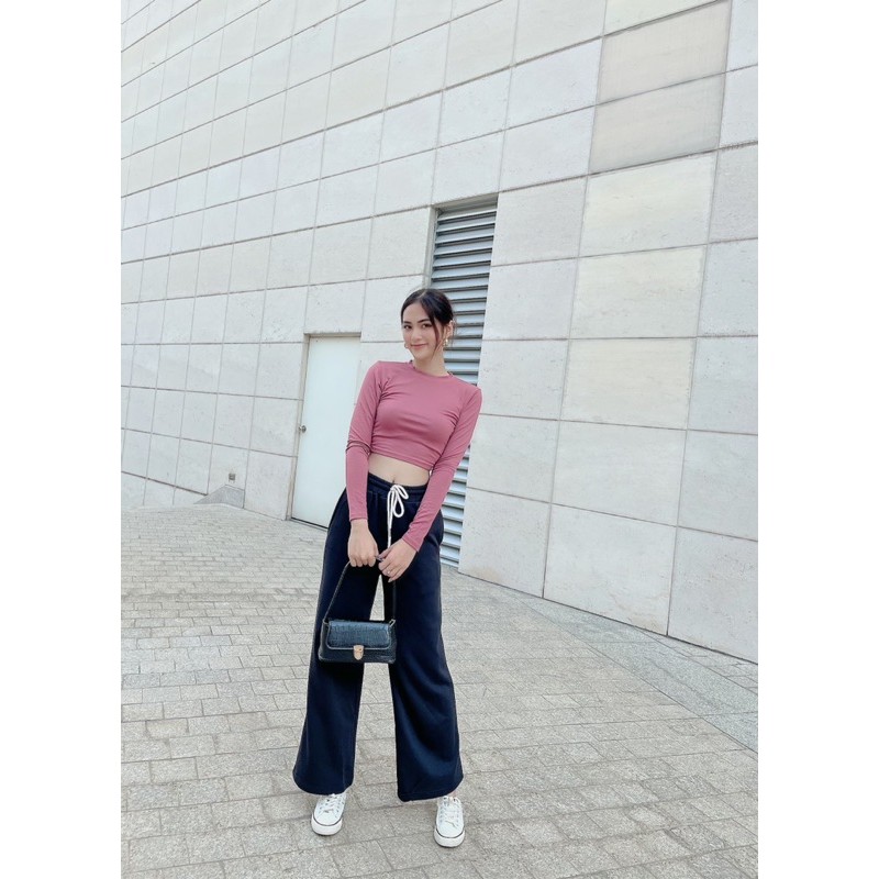 Áo croptop tay dài cổ tròn