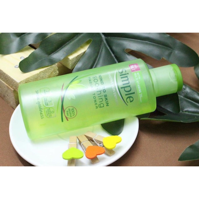 Nước hoa hồng Simple Soothing Facial Toner