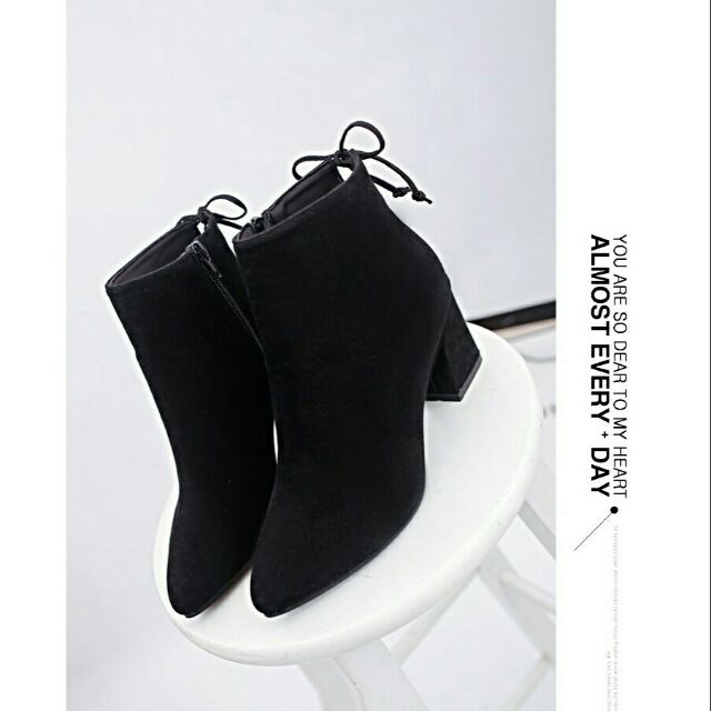 Boot nữ da lộn dây buộc sau - MÀU ĐEN