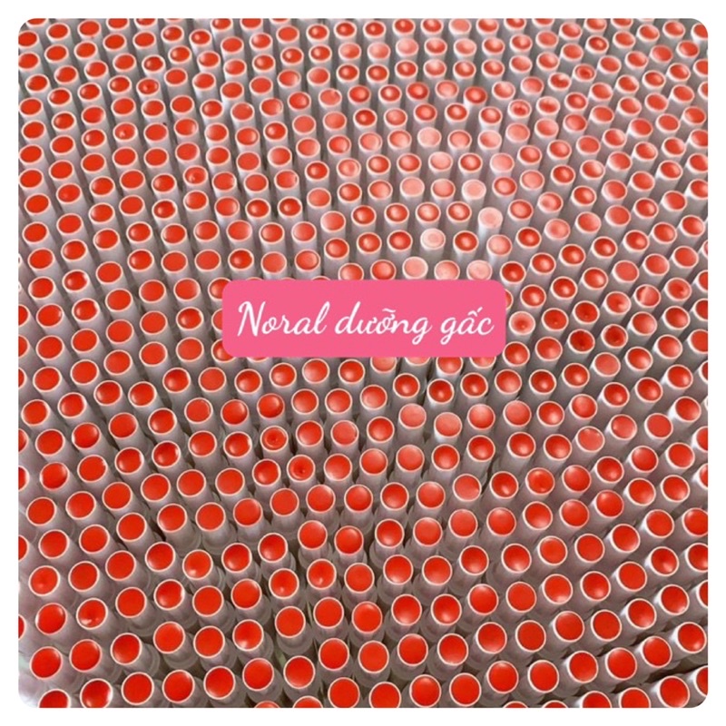 Son dưỡng môi dạng thỏi kích nên màu sau phun xăm