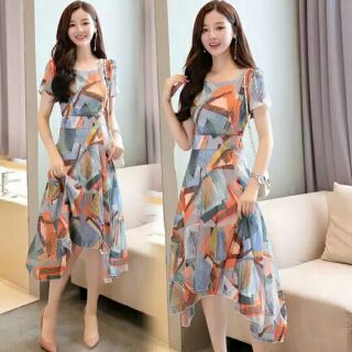Đầm xòe họa tiết lập thể.