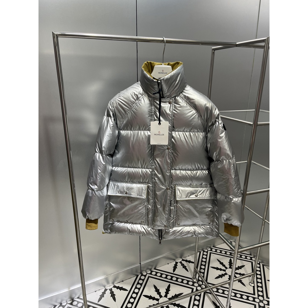 Áo khoác phao nữ Moncler ánh bạc thời trang, ấm áp