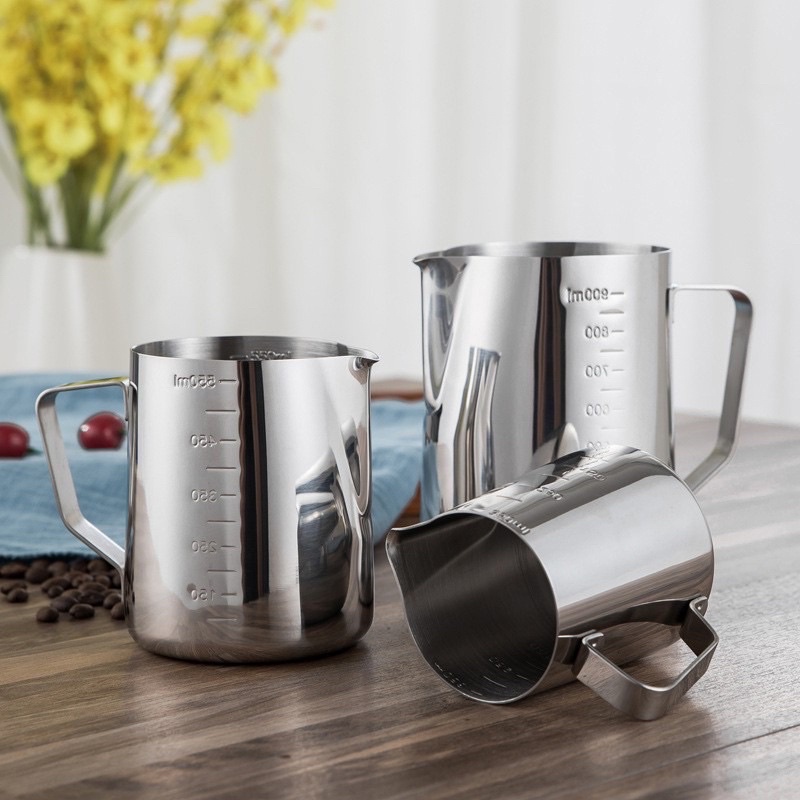 Ca đánh sữa inox có vạch chia định lượng