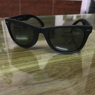 Kính chống tia UV Uniqlo