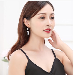 Hoa tai đính đá dự tiệc