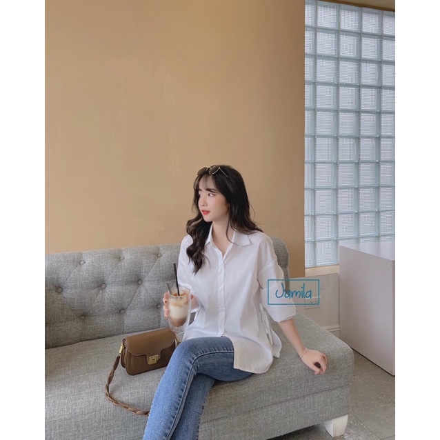 Áo sơ mi trắng xẻ tà
