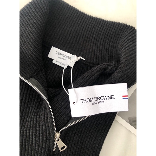 Áo len cổ cao có khoá kéo thương hiệu thời trang Thom Browne cao cấp