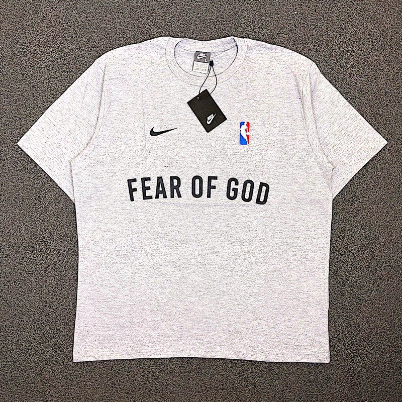 Áo Thun Nike Fear Of God Đen Và Xám Kèm Nhãn Dán Cá Tính