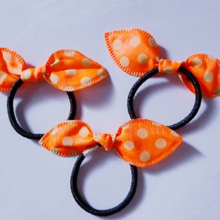 Dây cột tóc nơ tai thỏ chấm bi