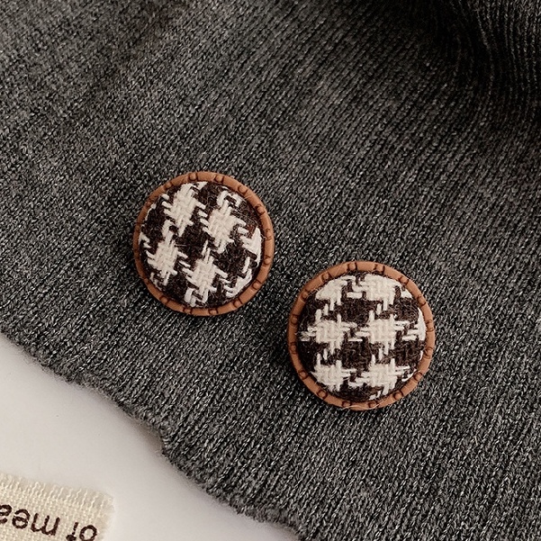 Đôi khuyên tai họa tiết kẻ sọc caro phong cách retro