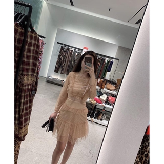 Váy ren xếp tầng