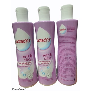 Dung dịch vệ sinh Lactacyd Soft & Silky 250ml