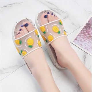 Dép dứa đi trong nhà