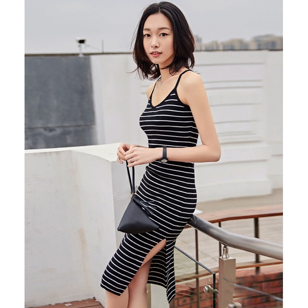 Đầm Body Hai Dây Xẻ Tà Quyến Rũ