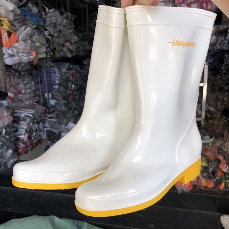 Ủng đi mưa bảo hộ lao động Thuỳ Dương chính hãng, cao su bền đẹp giá rẻ