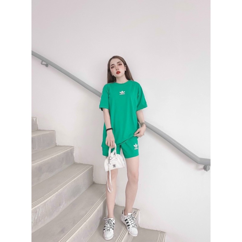 Set quần áo adidas nữ trẻ trung năng động và thoáng mát và những cuộc đi chơi cùng bạn bè và gia đìn